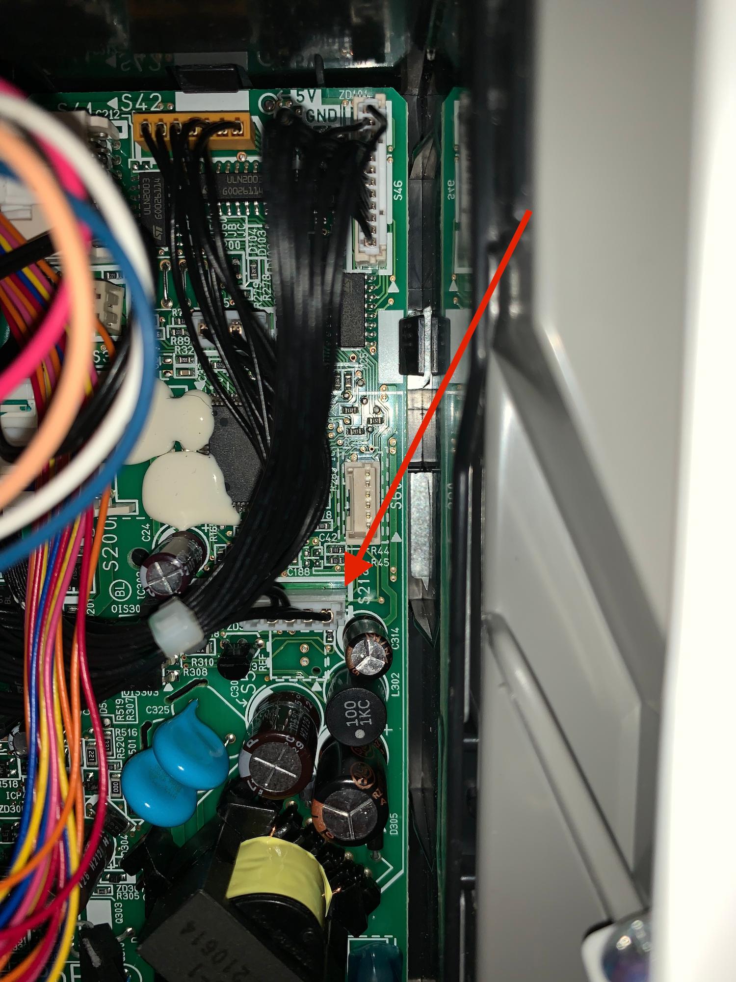 Connector example Wi-Fi (S21) for connecting a gateway to the DAIKIN air conditioner