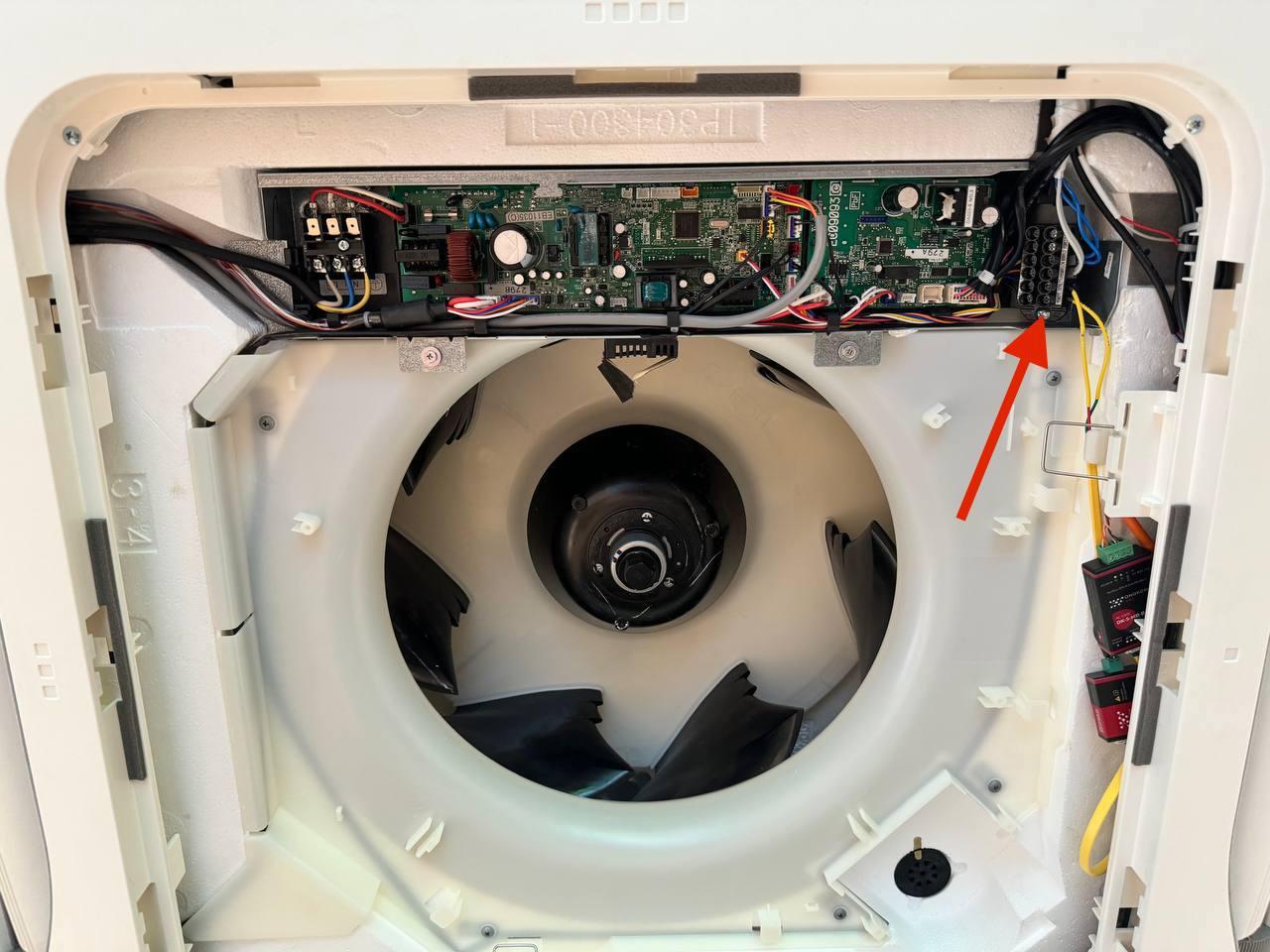 Connector example P1 P2 for connecting a gateway to the DAIKIN air conditioner