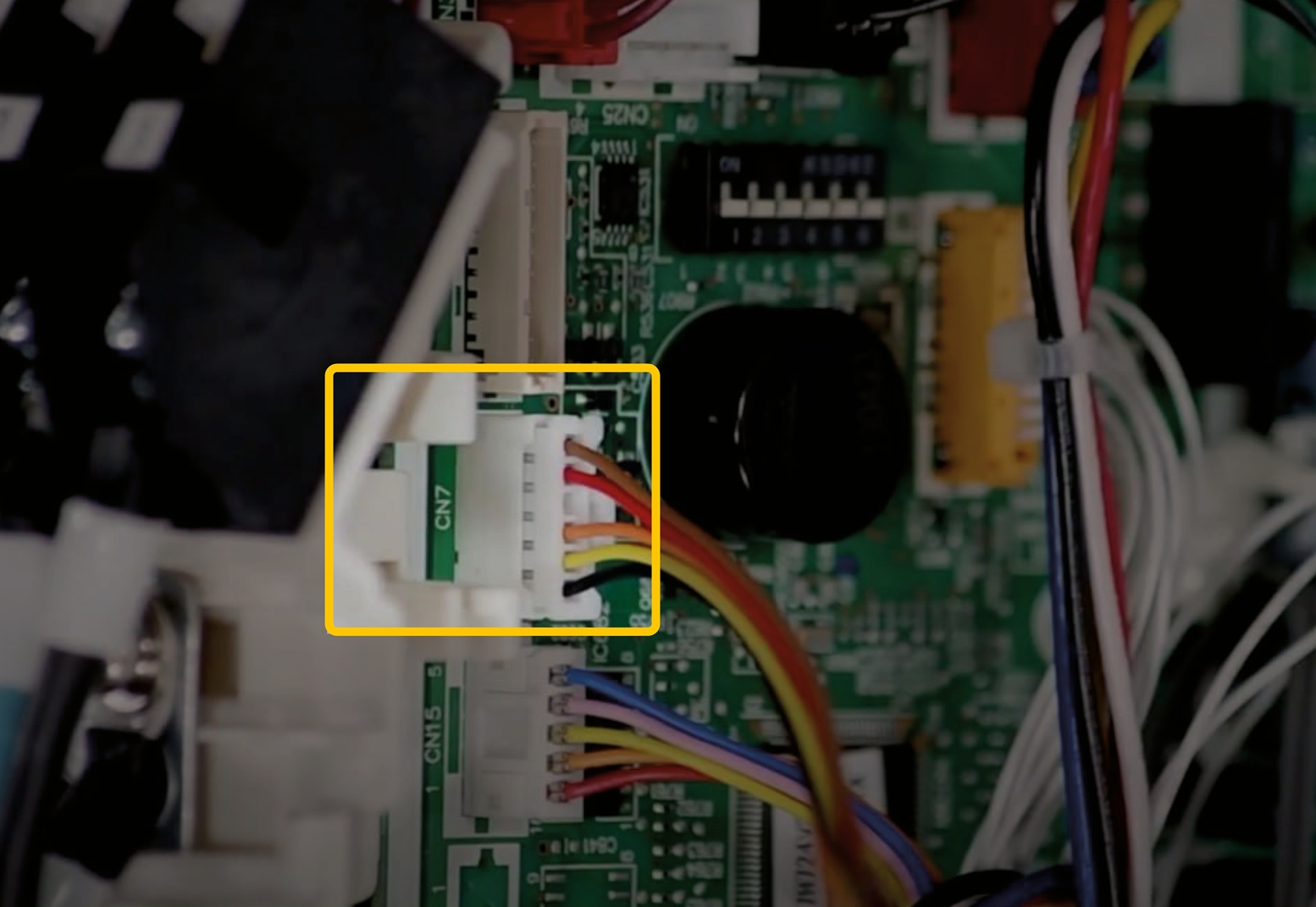 Connector example CN7 for connecting a gateway to the HITACHI air conditioner