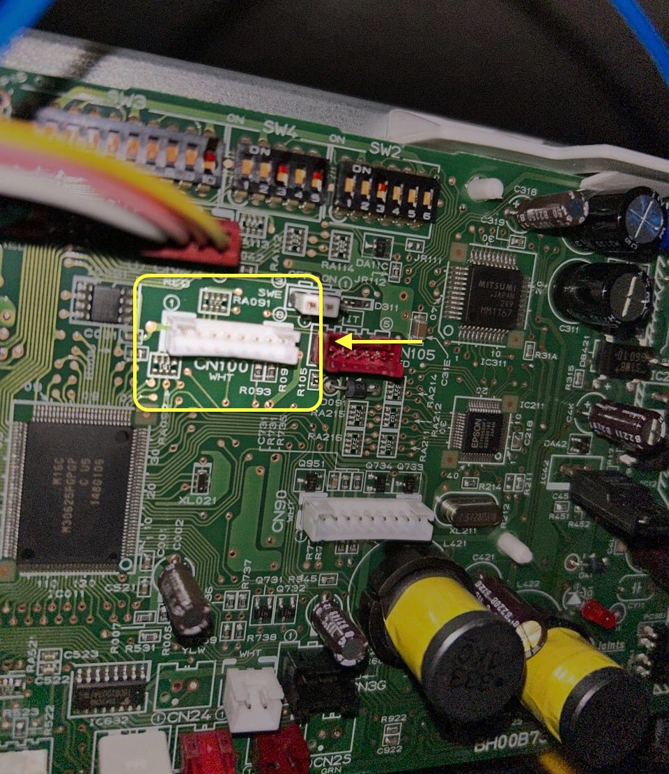 Connector example CN100 for connecting a gateway to the Mitsubishi Electric air conditioner