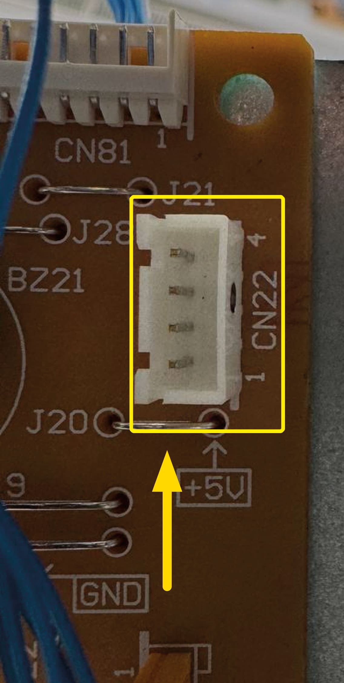 Connector example CN22 for connecting a gateway to the Toshiba air conditioner